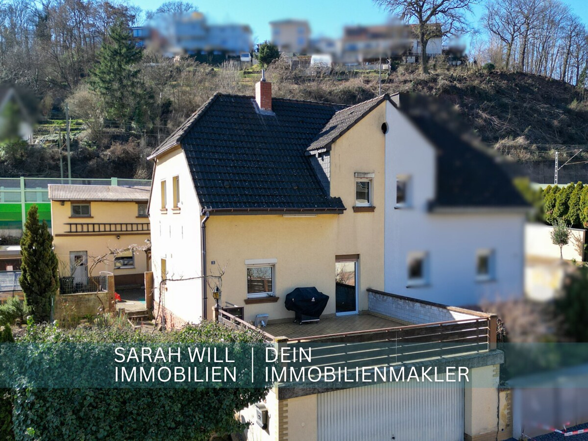 Doppelhaushälfte mit großer Terrasse & Doppelgarage in zentrumsnaher Lage in Neustadt